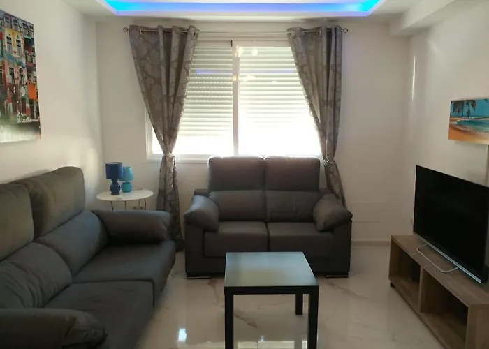 Lovely Three ולנסיה
